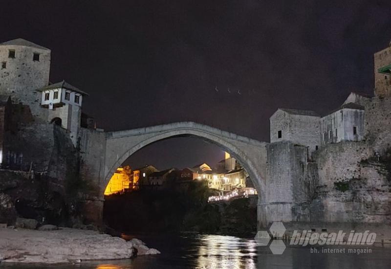 Stari most u mraku na sat vremena